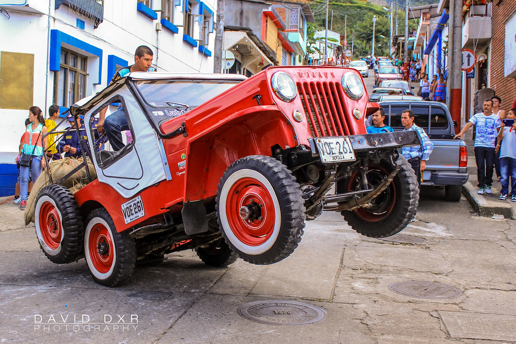 jeep willys en un pique