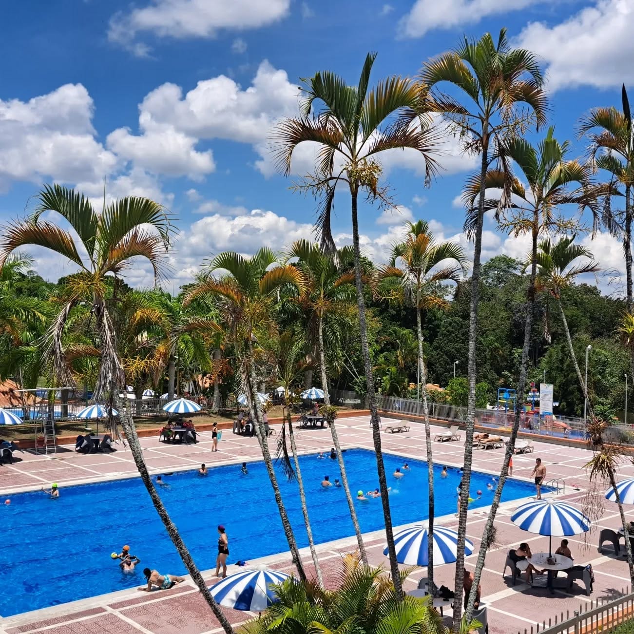 Piscinas en Comfenalco Quindio Sol Eden